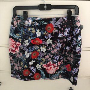 NWT, MINKPINK mini skirt (size M)